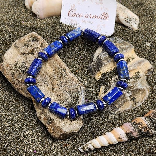 bracelet en Lapis Lazuli forme tube, intercalaires en rondelles de Lapis Lazuli, et rondelles argentées. Cocoarmille 51100 Reims